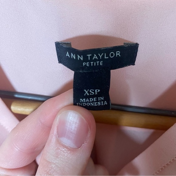 Ann Taylor Petite Baby Pink Sleeveless Ruffled Tank Top - Picture 3 of 6